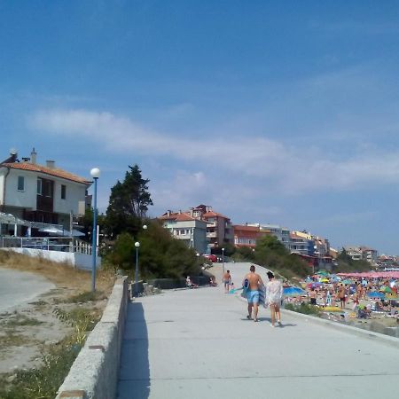 Nikolovi Home Apartments Pomorie Exteriör bild