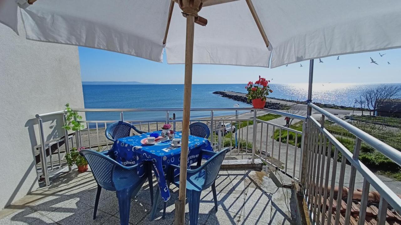 Nikolovi Home Apartments Pomorie Exteriör bild