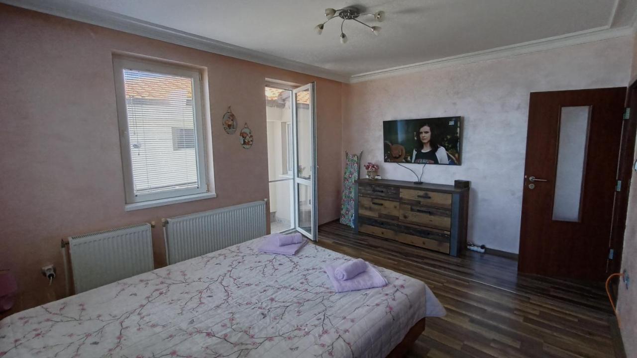 Nikolovi Home Apartments Pomorie Exteriör bild