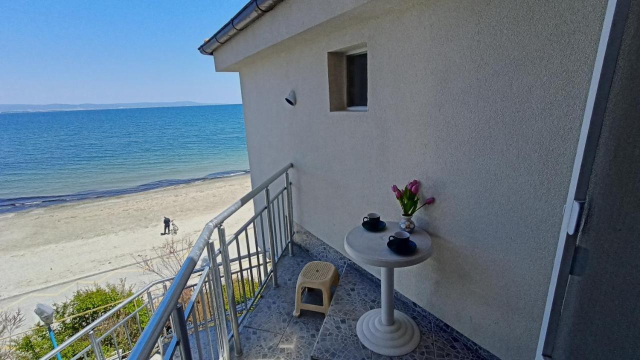 Nikolovi Home Apartments Pomorie Exteriör bild