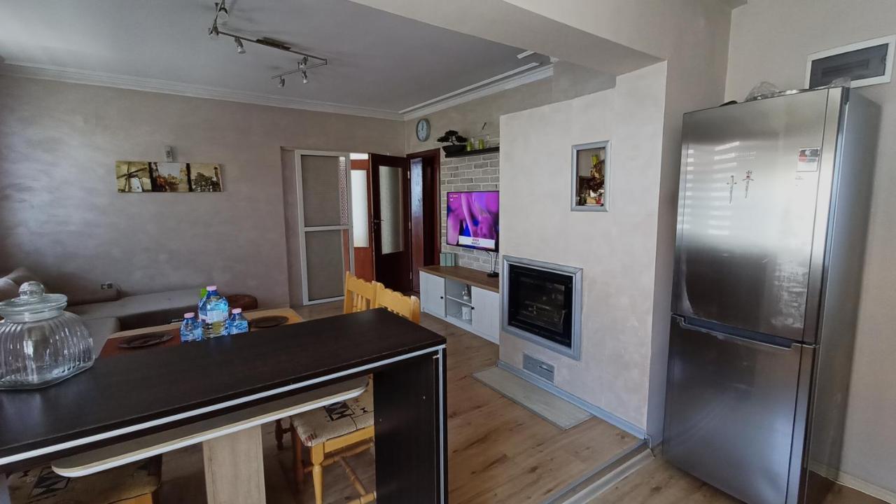 Nikolovi Home Apartments Pomorie Exteriör bild