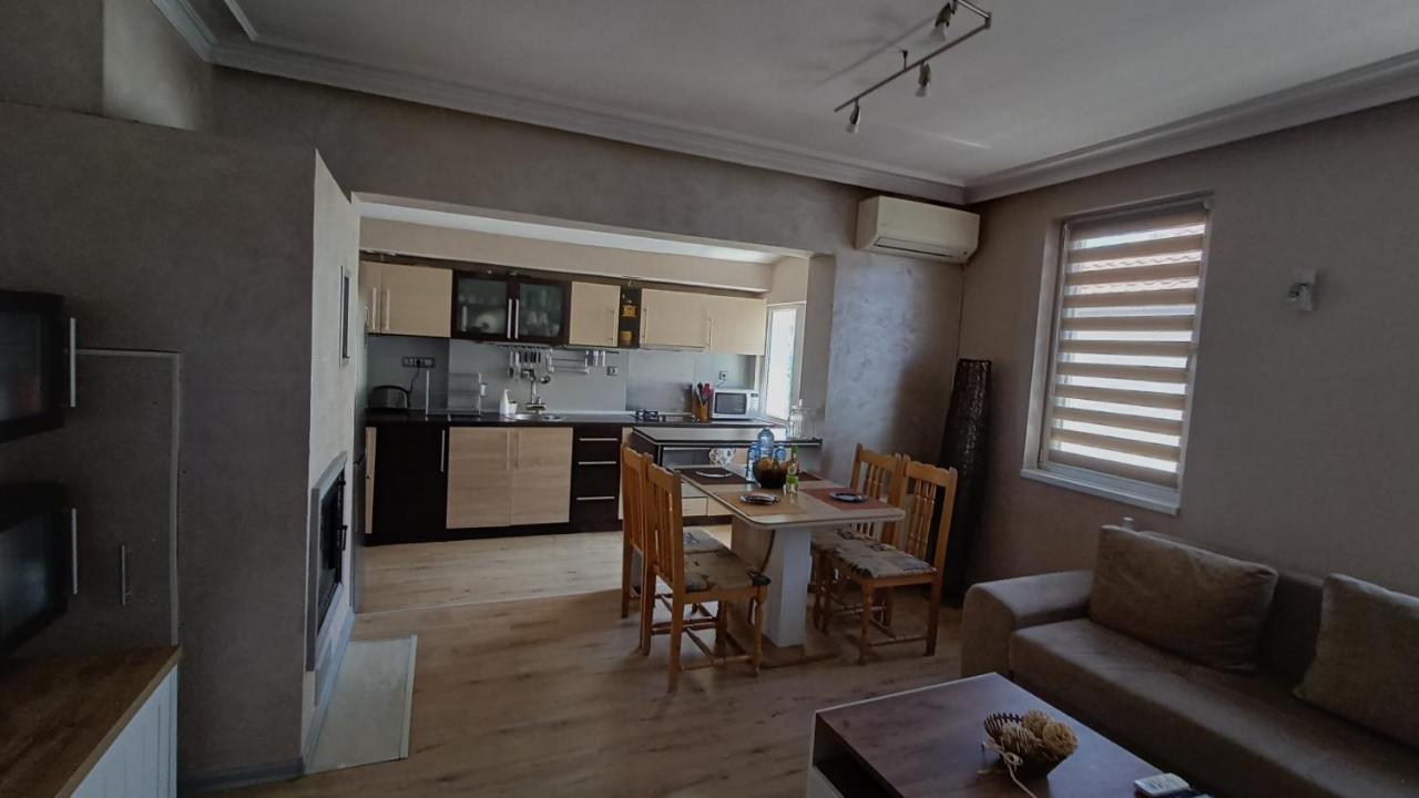 Nikolovi Home Apartments Pomorie Exteriör bild