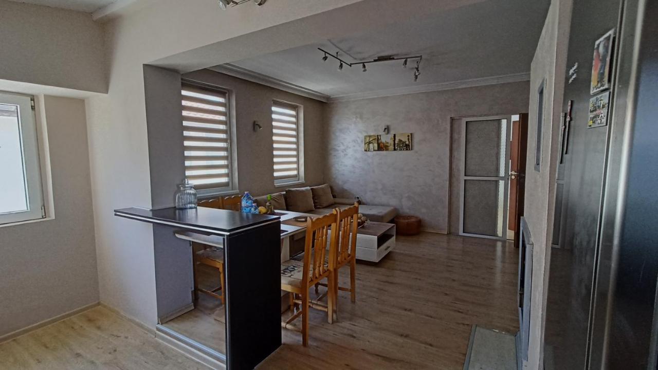 Nikolovi Home Apartments Pomorie Exteriör bild