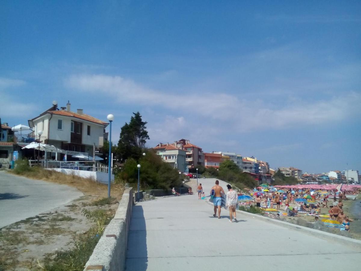 Nikolovi Home Apartments Pomorie Exteriör bild