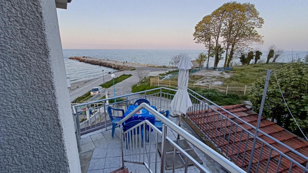 Nikolovi Home Apartments Pomorie Exteriör bild