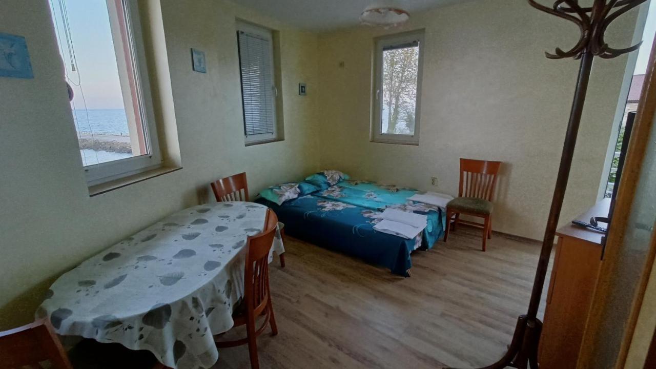 Nikolovi Home Apartments Pomorie Exteriör bild