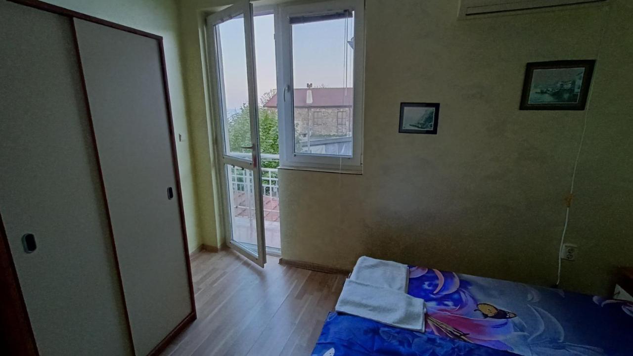 Nikolovi Home Apartments Pomorie Exteriör bild