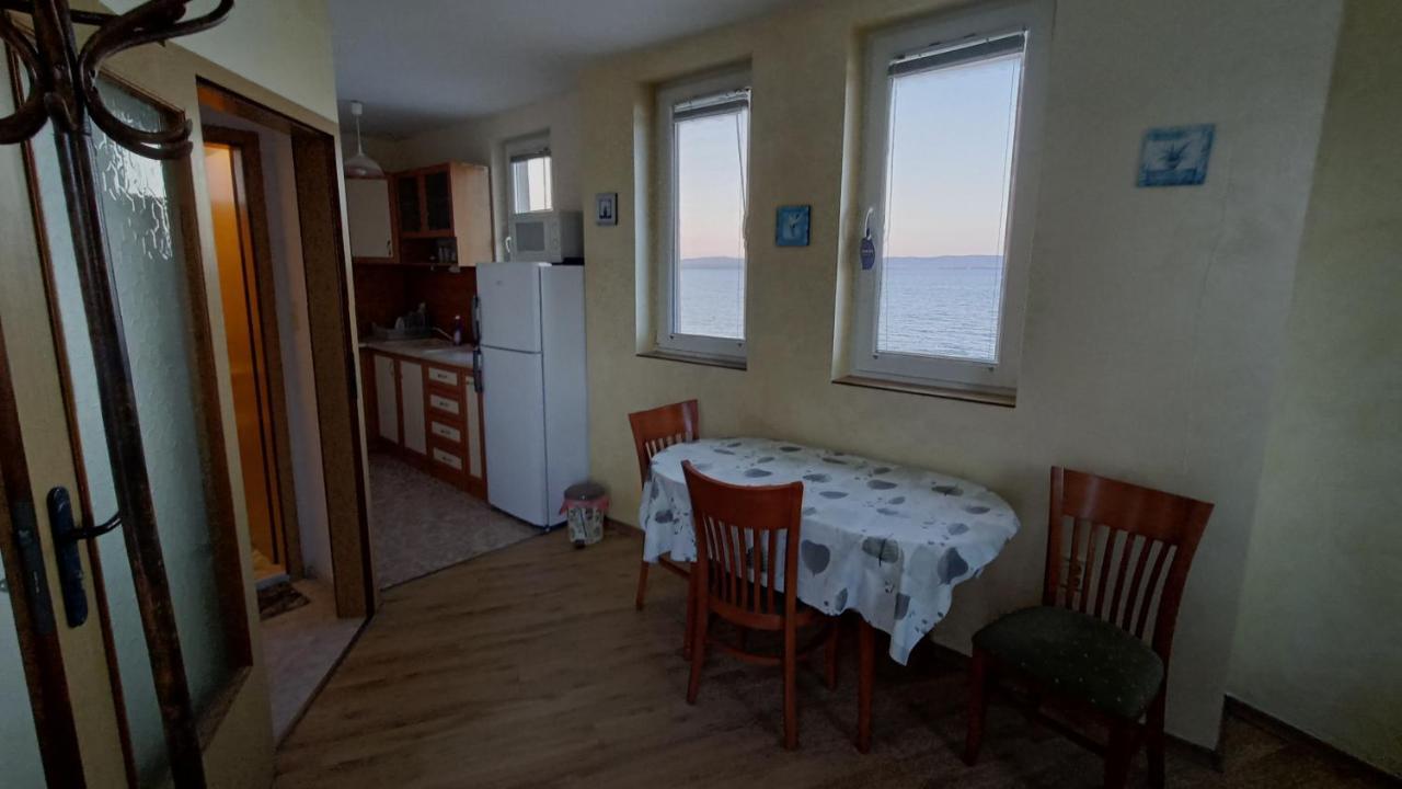 Nikolovi Home Apartments Pomorie Exteriör bild