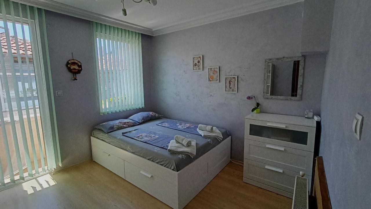 Nikolovi Home Apartments Pomorie Exteriör bild