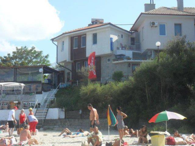 Nikolovi Home Apartments Pomorie Exteriör bild